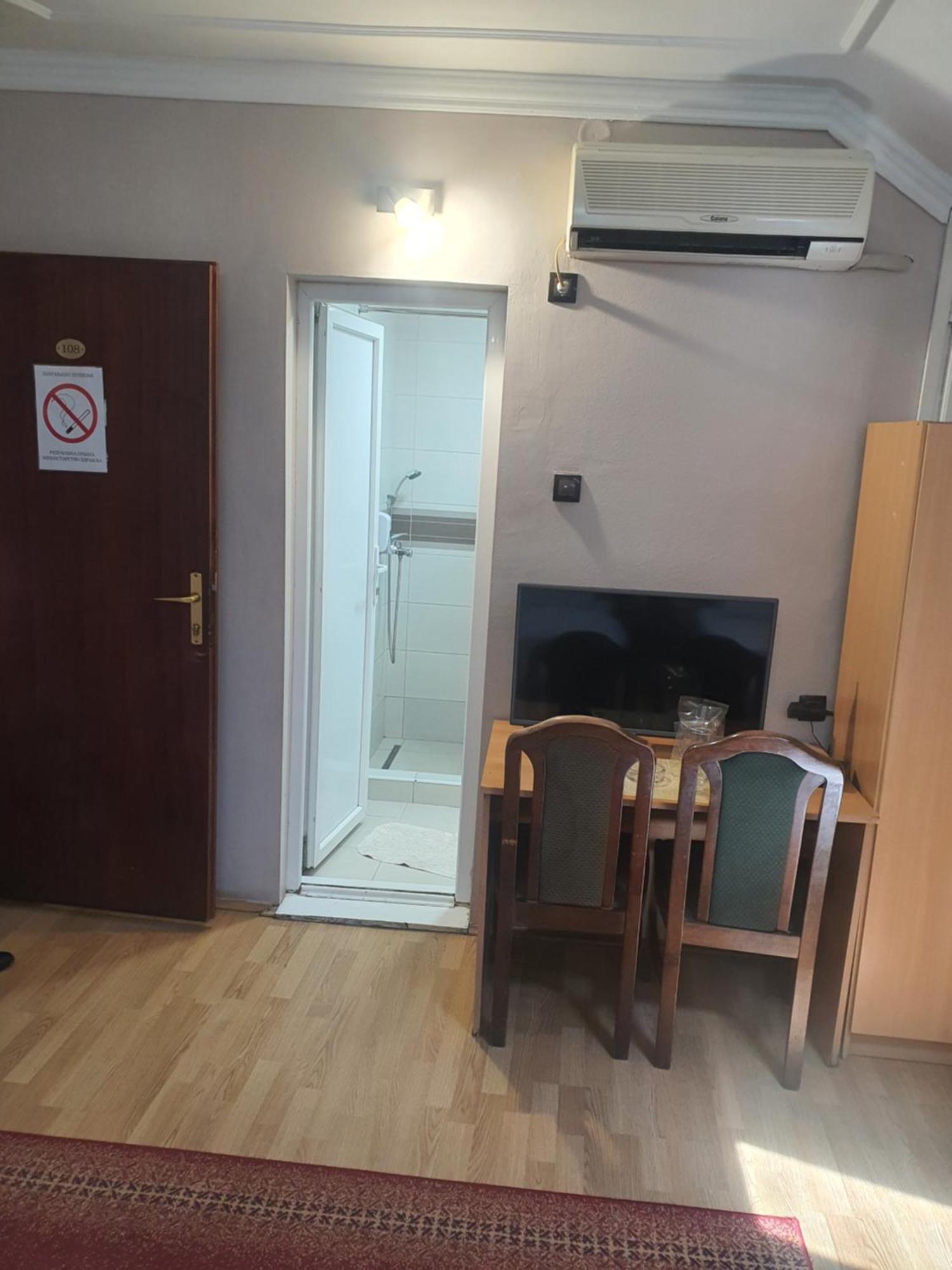 Guest House Vila Bor 노비사드 외부 사진