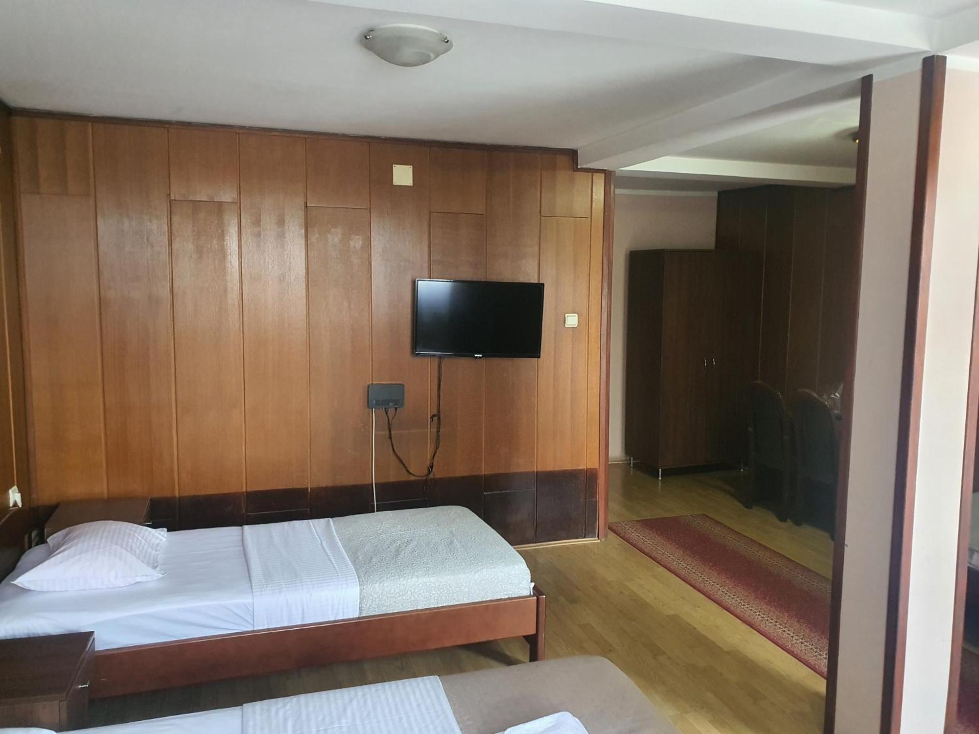 Guest House Vila Bor 노비사드 외부 사진