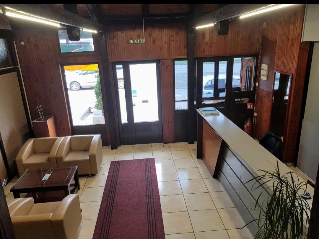 Guest House Vila Bor 노비사드 외부 사진